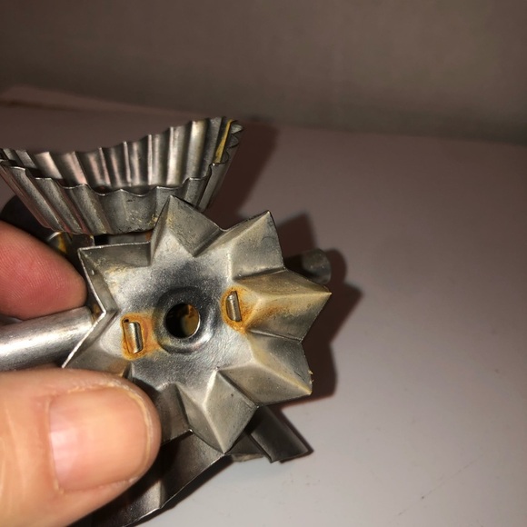 1930's rolling steel cookie cutter w/6 different cookie designs. Used - Picture 7 of 11